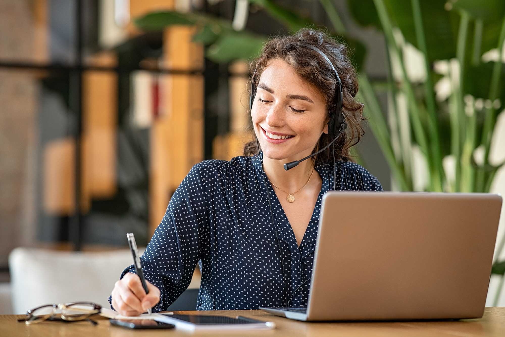 People-Customerservice-17 People-Customerservice-17
